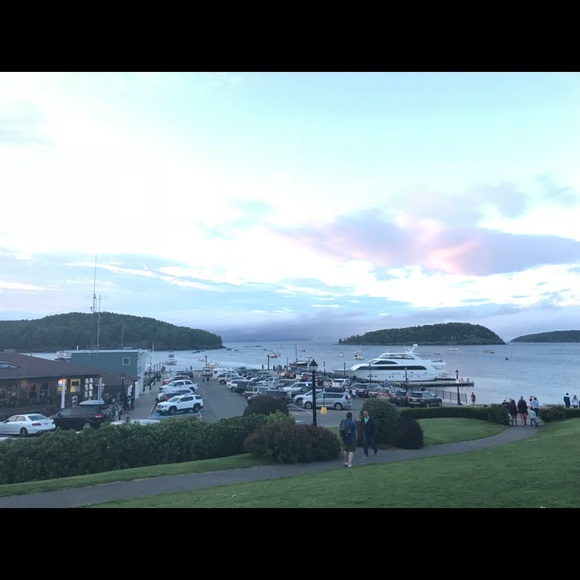 Meet your Posher, Jenn - Picture 2 of 3